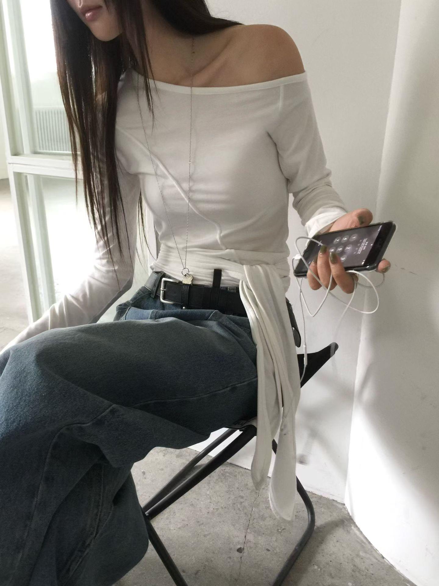 車線綁帶斜肩上衣
